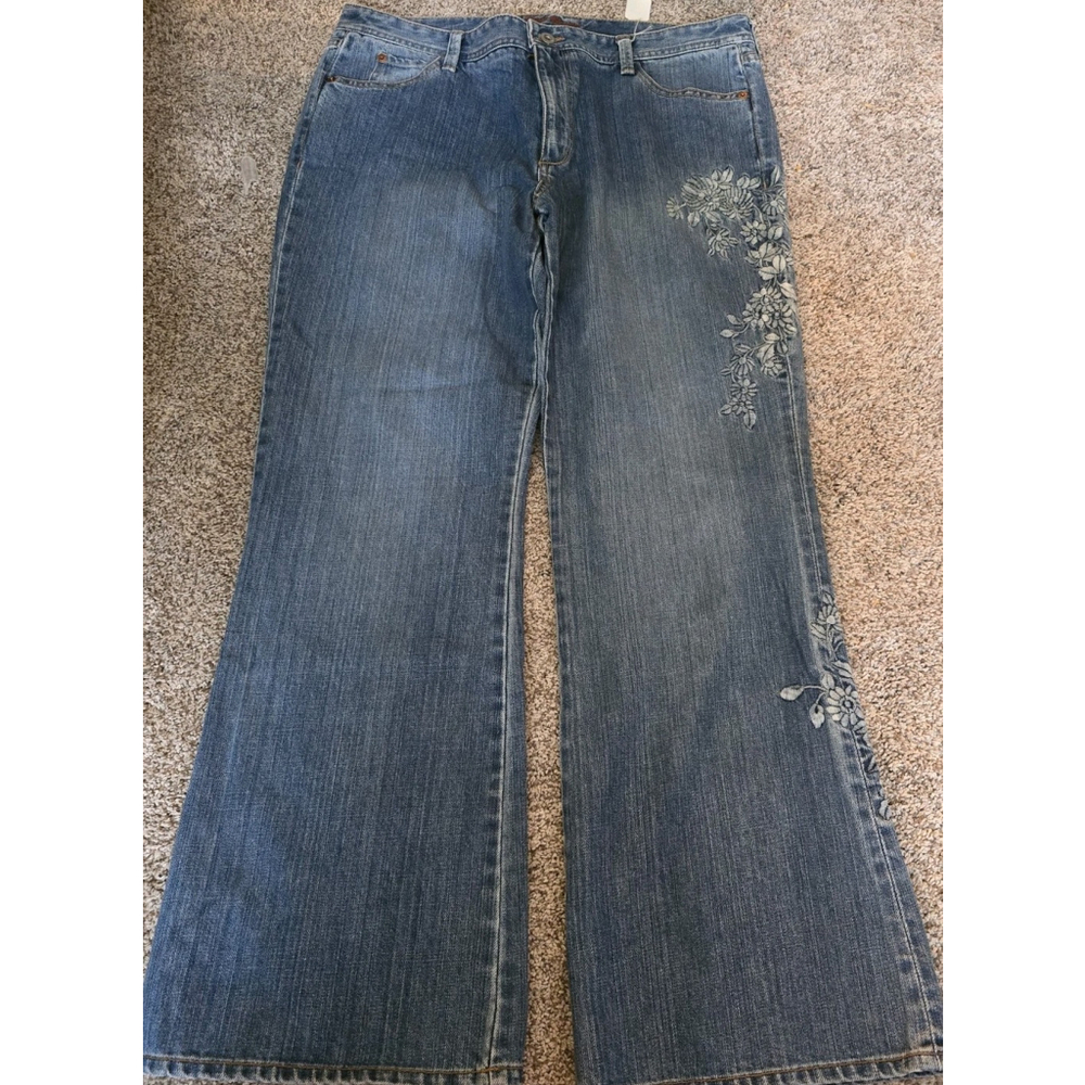 Eddie Bauer Floral embroidered Wide Leg Jeans Women’s Size 36X31" Boho, Hippie